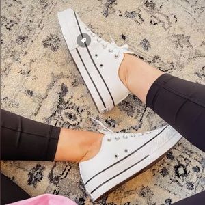 Chuck Taylor Platform Oxford Sneaker size 8 White